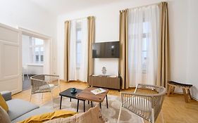 Spacious Apartment In Graz For 6 People